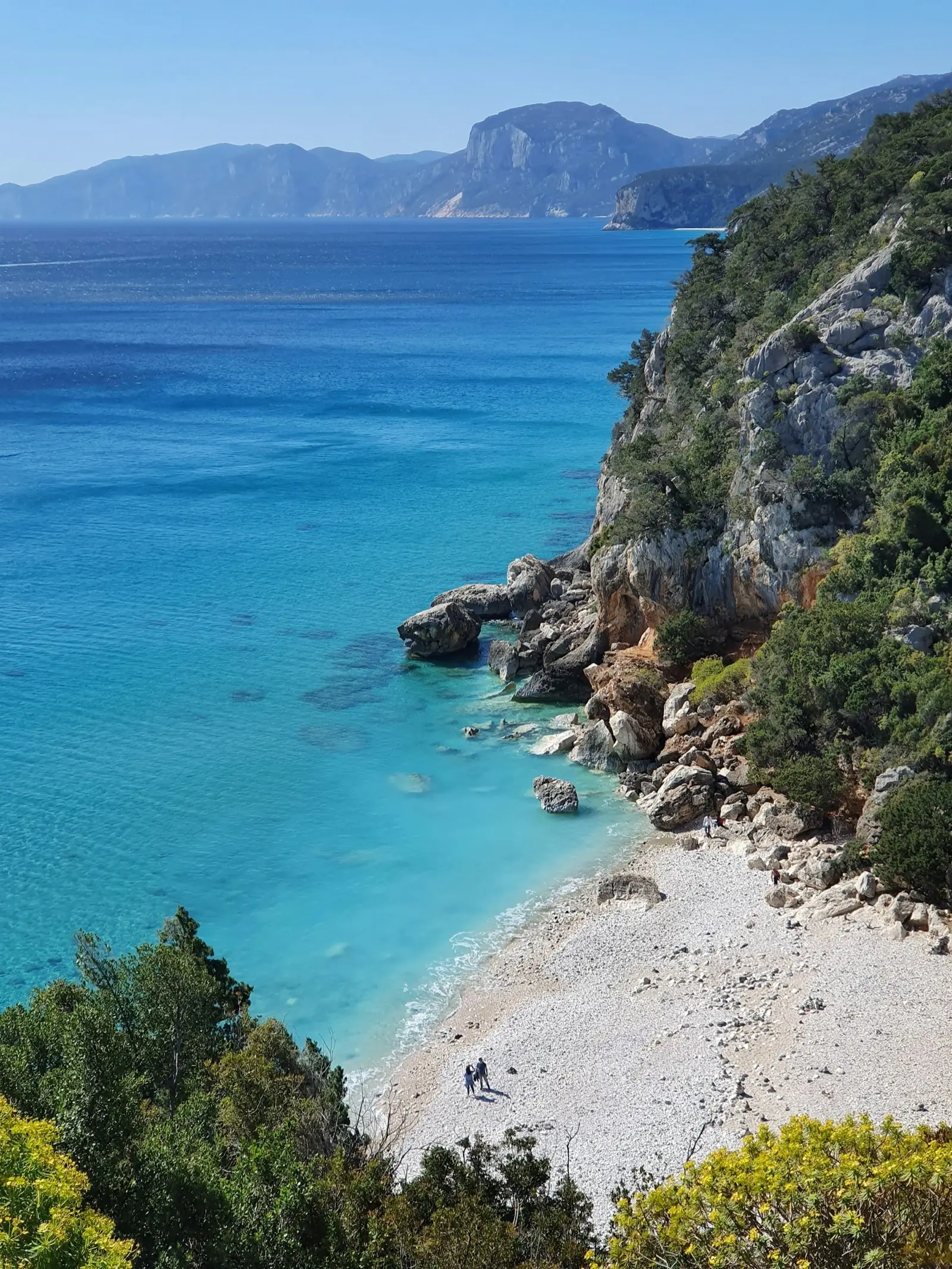 Il mare della Sardegna all'orizzonte